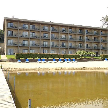 Beachfront Hotel Houghton Lake Bagian luar foto
