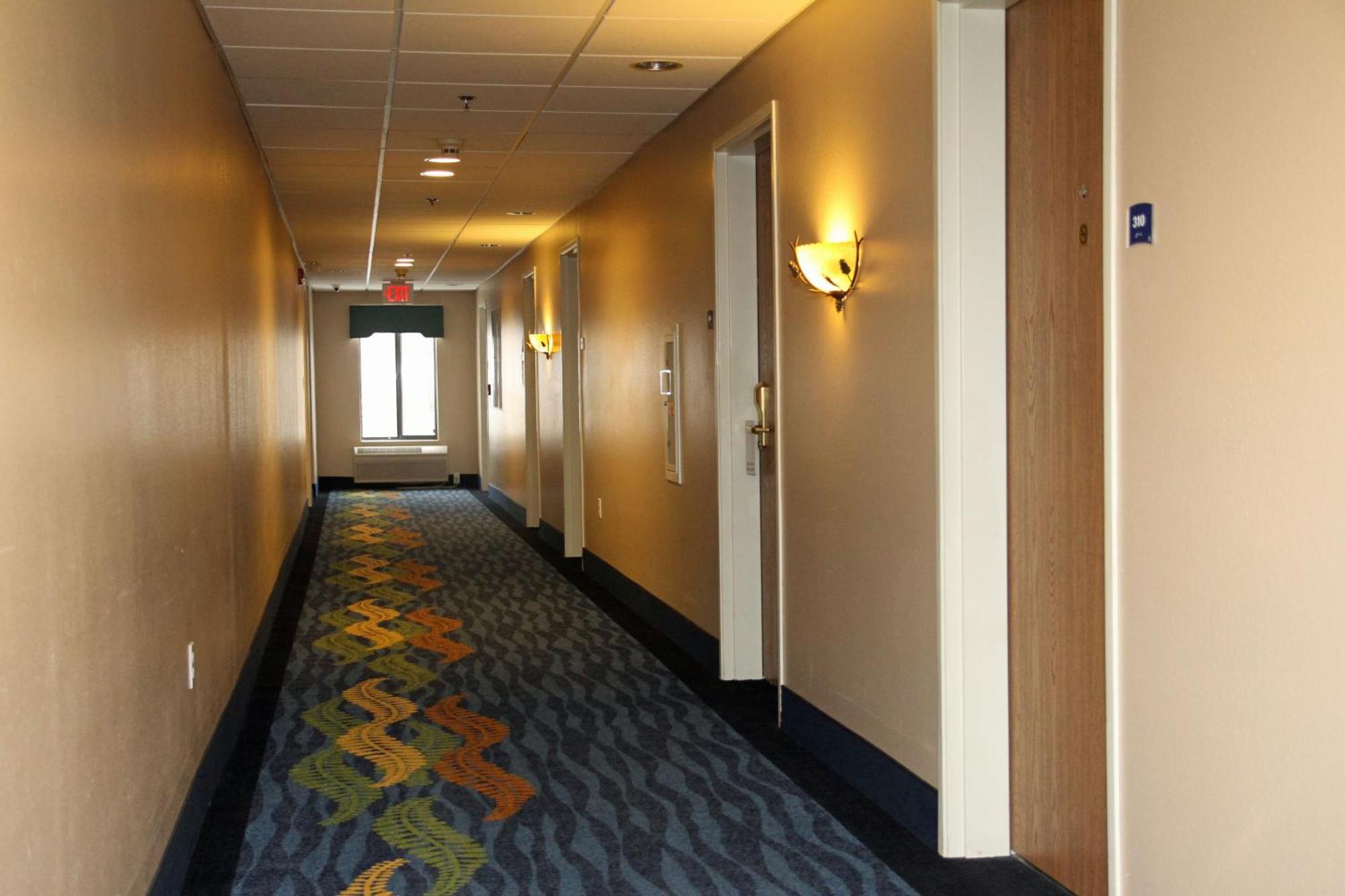 Beachfront Hotel Houghton Lake Bagian luar foto