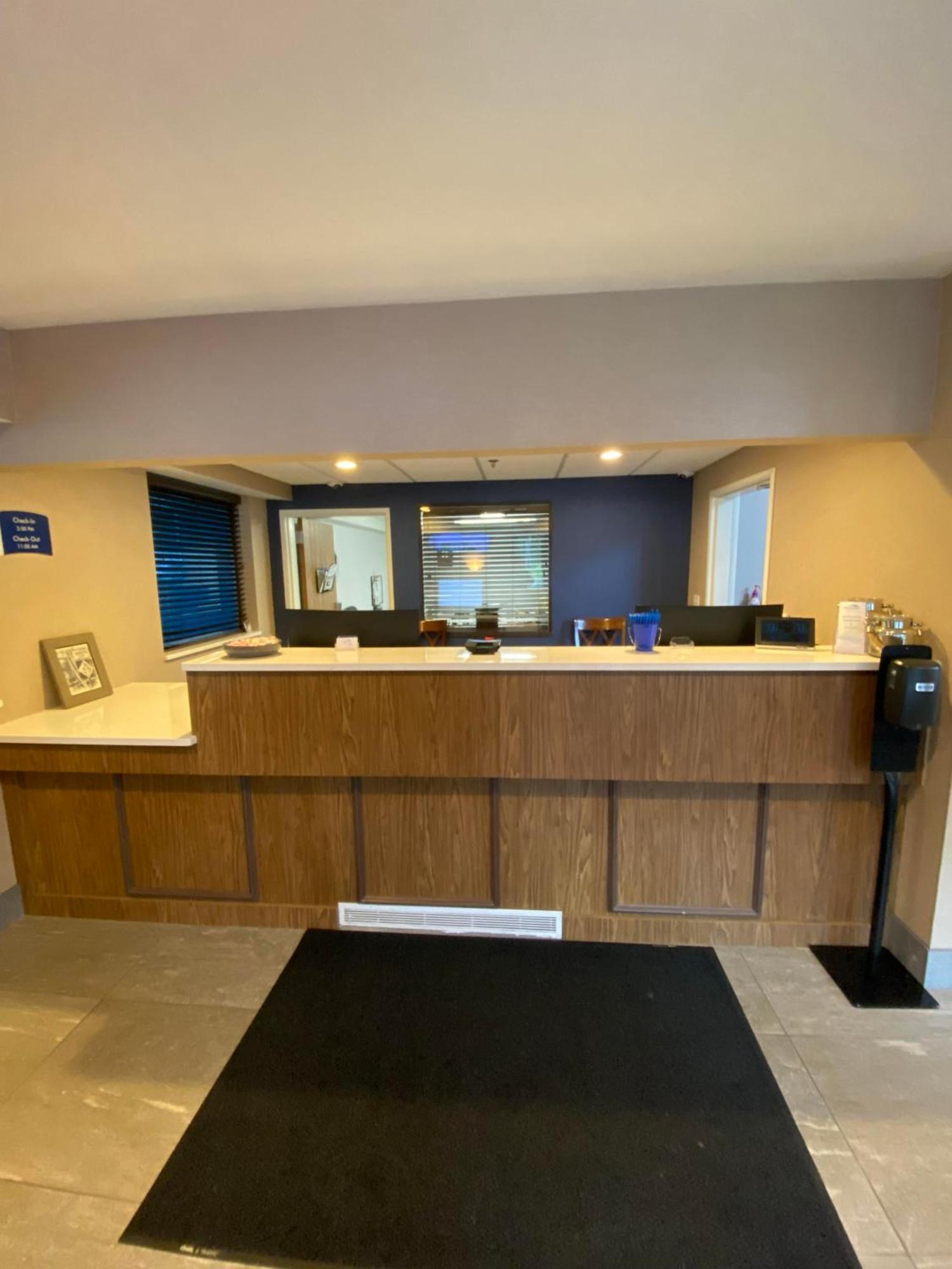 Beachfront Hotel Houghton Lake Bagian luar foto