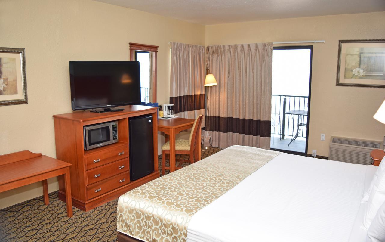 Beachfront Hotel Houghton Lake Bagian luar foto