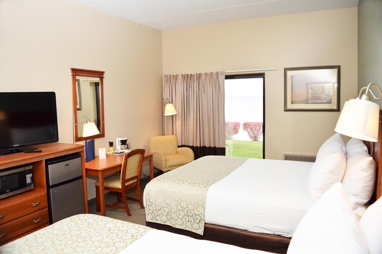 Beachfront Hotel Houghton Lake Bagian luar foto