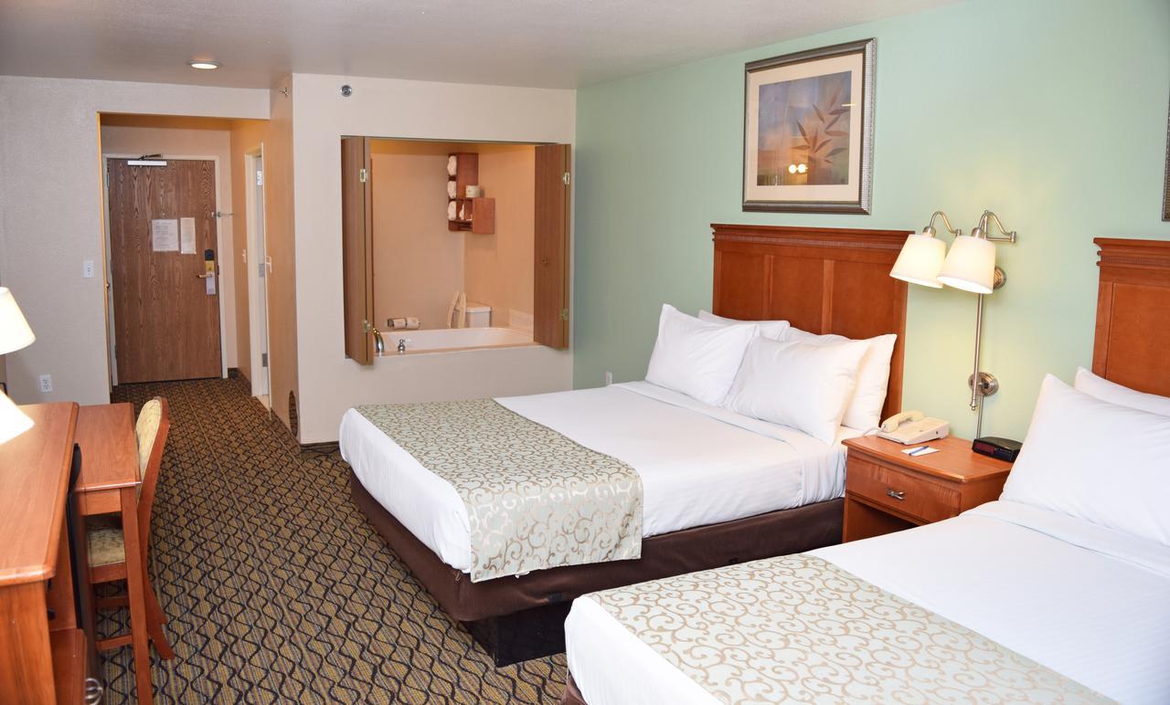 Beachfront Hotel Houghton Lake Bagian luar foto