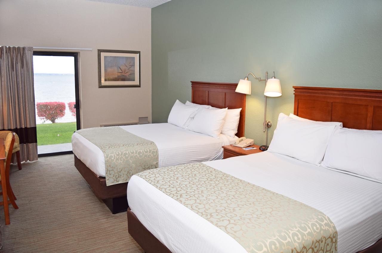 Beachfront Hotel Houghton Lake Bagian luar foto