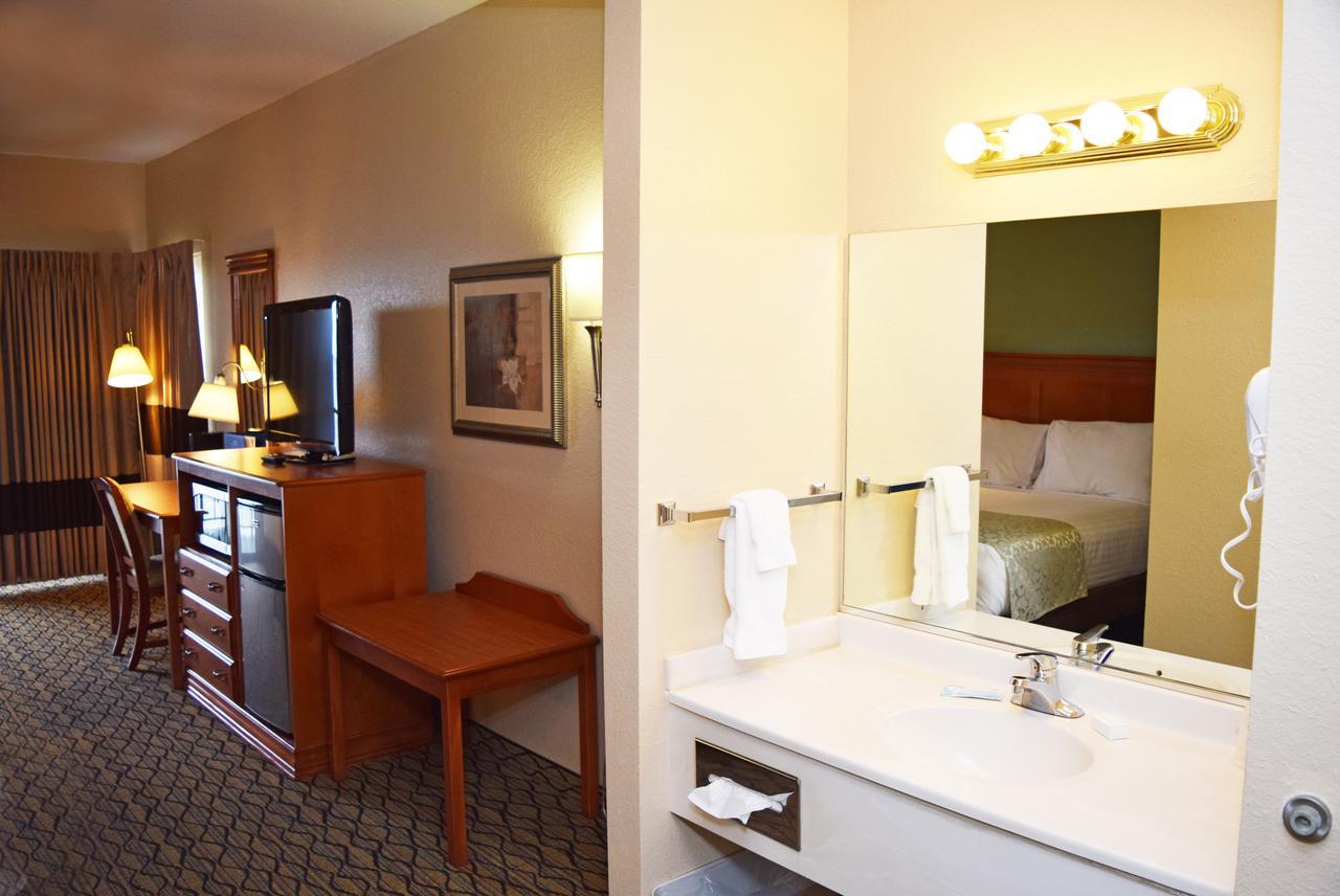 Beachfront Hotel Houghton Lake Bagian luar foto