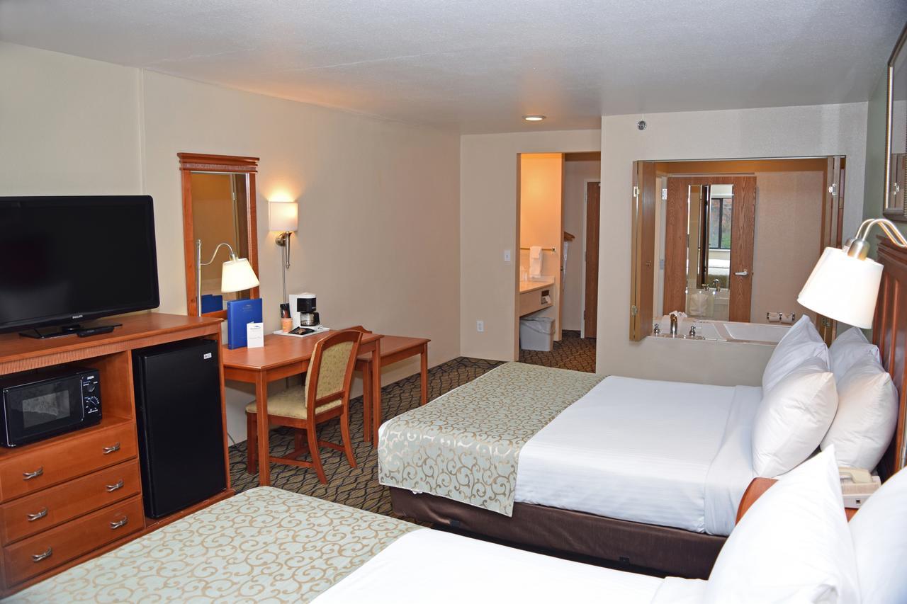 Beachfront Hotel Houghton Lake Bagian luar foto