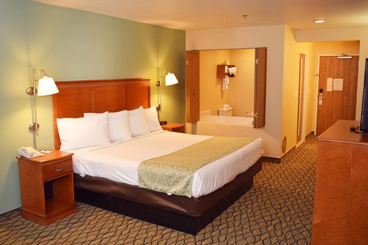 Beachfront Hotel Houghton Lake Bagian luar foto