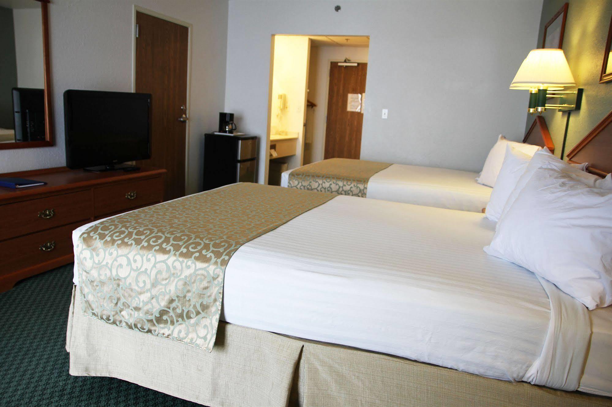 Beachfront Hotel Houghton Lake Bagian luar foto