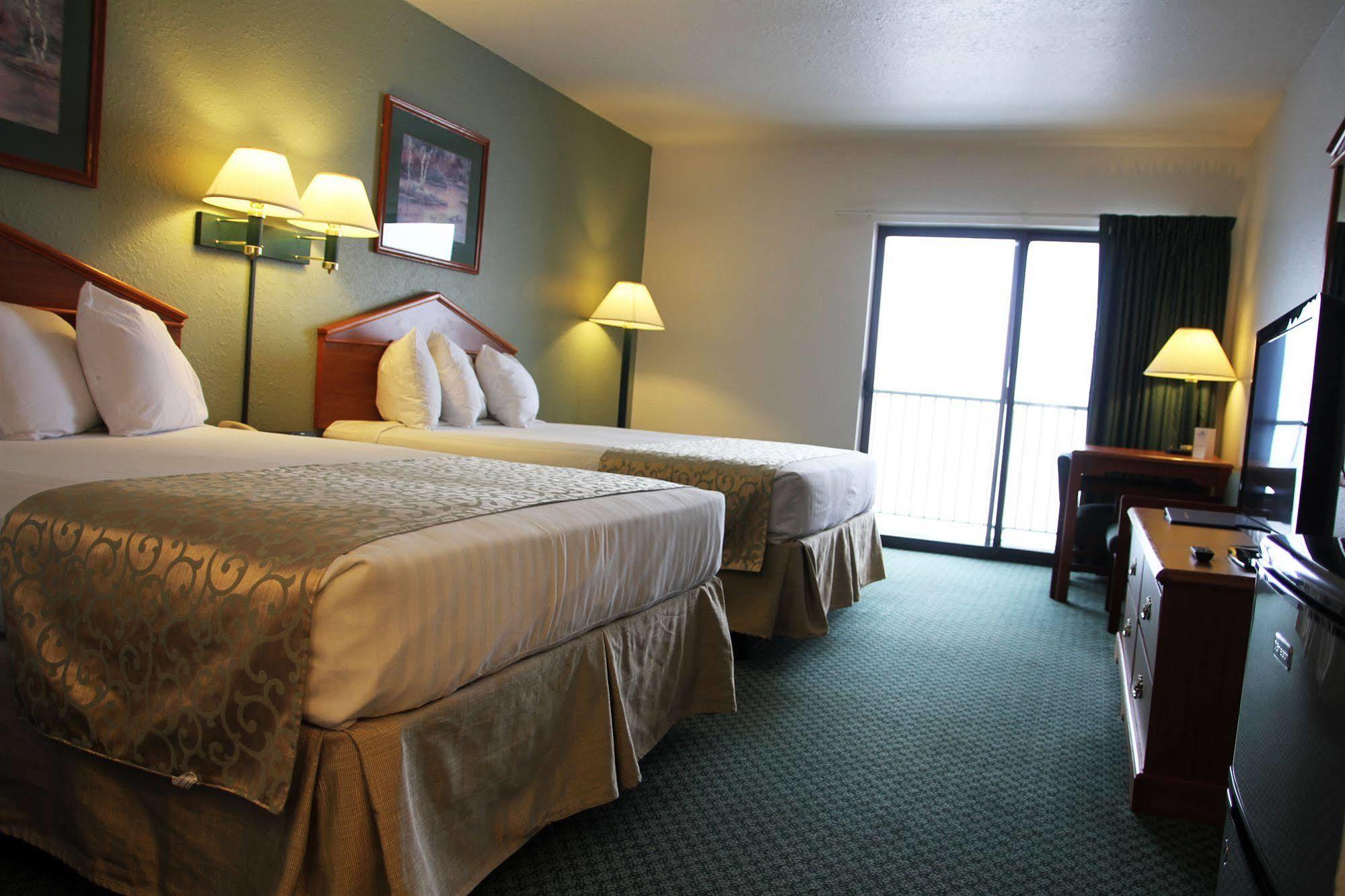 Beachfront Hotel Houghton Lake Bagian luar foto
