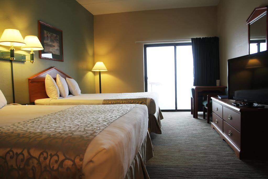 Beachfront Hotel Houghton Lake Bagian luar foto