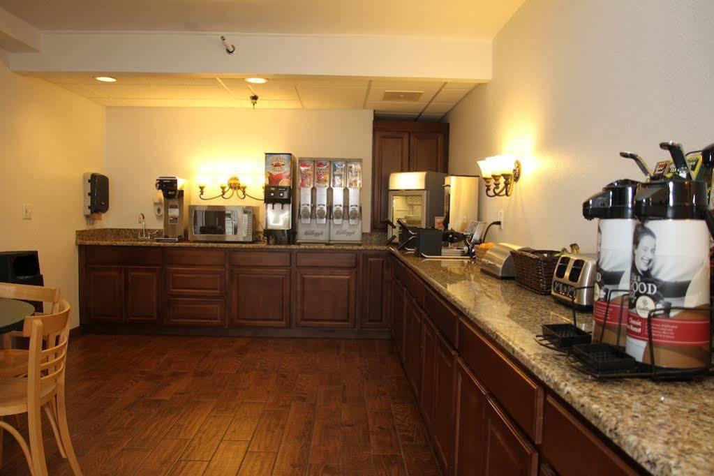 Beachfront Hotel Houghton Lake Bagian luar foto